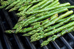 Grilling asparagus